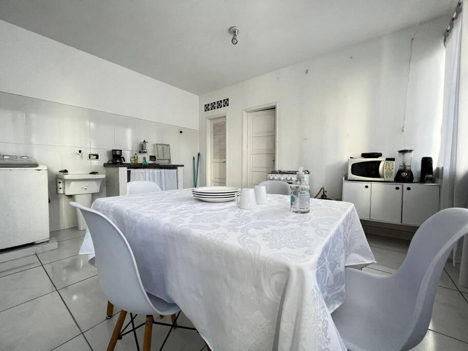 Casa De 2q Ate 6 Pessoas 100m E Entrada Independente Apartment Vitoria